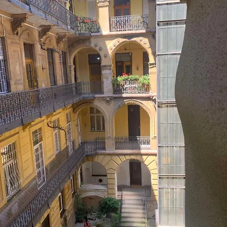 Cozy & Quiet Retro Style Budapest