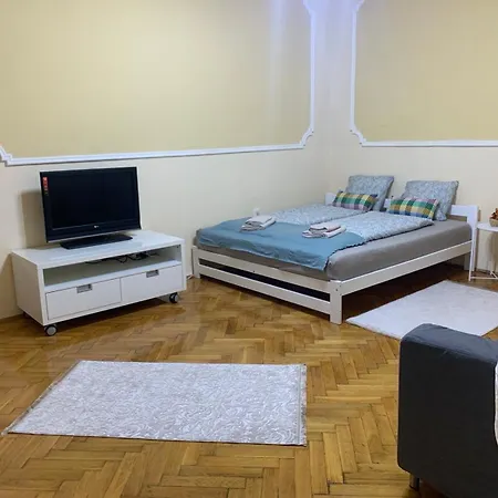 Cozy & Quiet Retro Style * Budapest