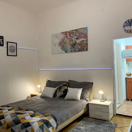 Cozy & Quiet Retro Style Apartamento