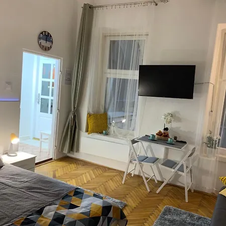Cozy & Quiet Retro Style Apartamento