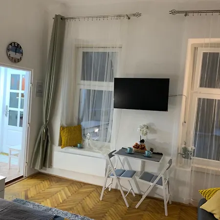 Cozy & Quiet Retro Style *