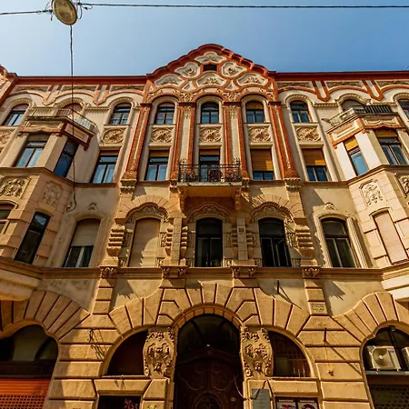 Cozy & Quiet Retro Style * Budapest